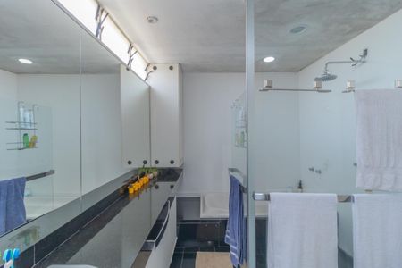 Casa à venda com 450m², 4 quartos e 2 vagas Casa à venda com 450m², 4 quartos e 2 vagasFoto 33