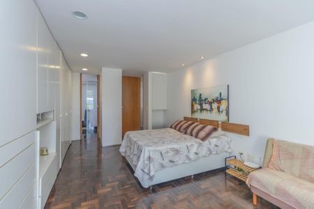 Casa à venda com 450m², 4 quartos e 2 vagas Casa à venda com 450m², 4 quartos e 2 vagasFoto 30
