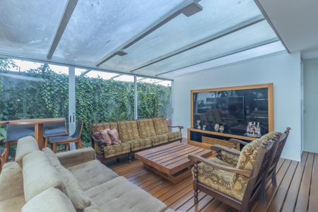 Casa à venda com 450m², 4 quartos e 2 vagas Casa à venda com 450m², 4 quartos e 2 vagasFoto 18