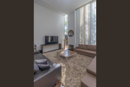 Casa à venda com 450m², 4 quartos e 2 vagas Casa à venda com 450m², 4 quartos e 2 vagasFoto 06