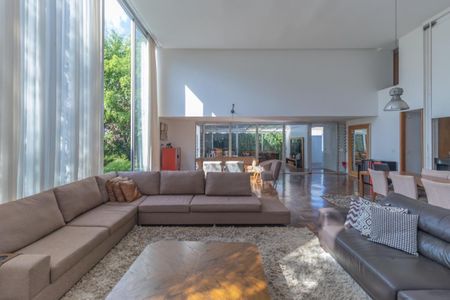 Casa à venda com 450m², 4 quartos e 2 vagas Casa à venda com 450m², 4 quartos e 2 vagasFoto 04