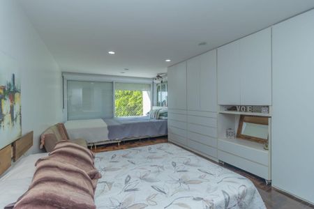 Casa à venda com 450m², 4 quartos e 2 vagas Casa à venda com 450m², 4 quartos e 2 vagasFoto 29