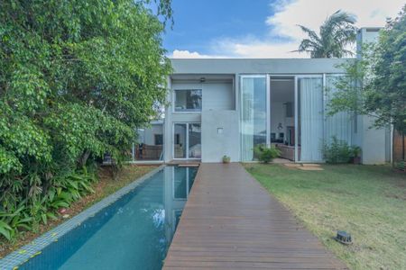 Casa à venda com 450m², 4 quartos e 2 vagas Casa à venda com 450m², 4 quartos e 2 vagasFoto 01