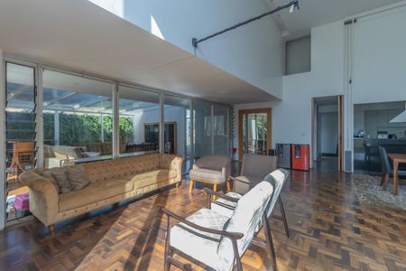 Casa à venda com 450m², 4 quartos e 2 vagas Casa à venda com 450m², 4 quartos e 2 vagasFoto 15