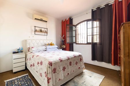 Casa à venda com 200m², 3 quartos e 2 vagasSuíte