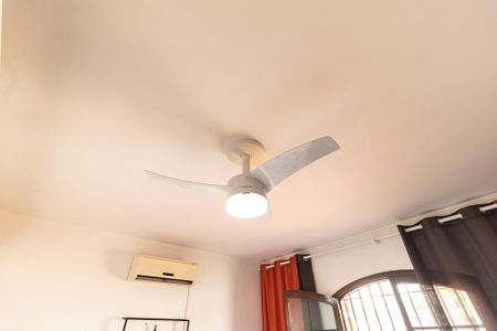 Casa à venda com 200m², 3 quartos e 2 vagasSuíte