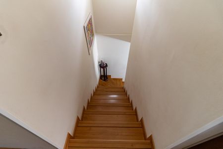 Casa à venda com 200m², 3 quartos e 2 vagasEscada