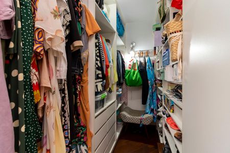 Apartamento à venda com 160m², 3 quartos e 2 vagasCloset - Quarto 1