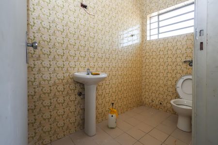 Casa à venda com 180m², 3 quartos e 1 vagaBanheiro 1