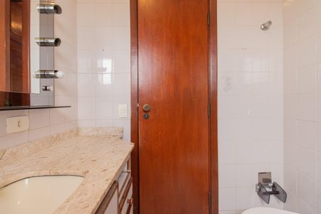 Apartamento à venda com 247m², 3 quartos e 3 vagas Apartamento à venda com 247m², 3 quartos e 3 vagasBanheiro da Suíte