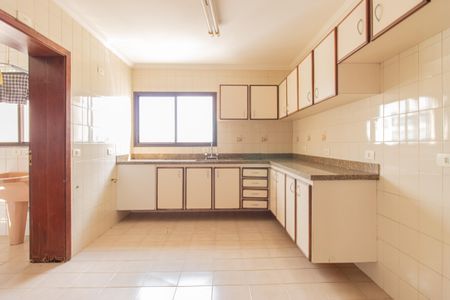Apartamento à venda com 247m², 3 quartos e 3 vagas Apartamento à venda com 247m², 3 quartos e 3 vagasCozinha