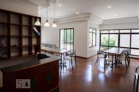 Apartamento à venda com 247m², 3 quartos e 3 vagas Apartamento à venda com 247m², 3 quartos e 3 vagasÁrea comum - Salão de festas