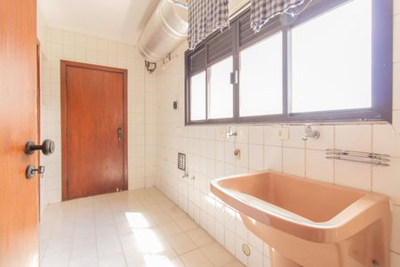 Apartamento à venda com 247m², 3 quartos e 3 vagas Apartamento à venda com 247m², 3 quartos e 3 vagasÁrea de Serviço