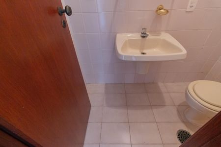 Apartamento à venda com 247m², 3 quartos e 3 vagas Apartamento à venda com 247m², 3 quartos e 3 vagasLavabo