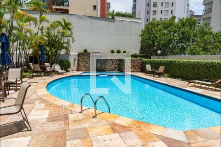 Apartamento à venda com 247m², 3 quartos e 3 vagas Apartamento à venda com 247m², 3 quartos e 3 vagasÁrea comum - Piscina