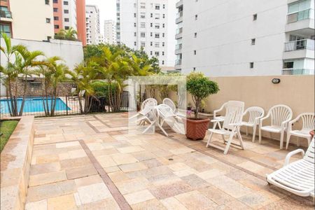 Apartamento à venda com 247m², 3 quartos e 3 vagas Apartamento à venda com 247m², 3 quartos e 3 vagasÁrea comum - Piscina