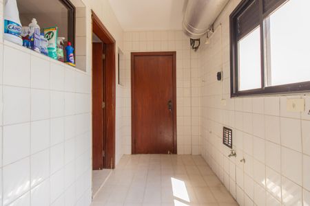Apartamento à venda com 247m², 3 quartos e 3 vagas Apartamento à venda com 247m², 3 quartos e 3 vagasÁrea de Serviço