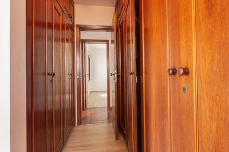 Apartamento à venda com 247m², 3 quartos e 3 vagas Apartamento à venda com 247m², 3 quartos e 3 vagasSuíte