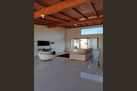 Casa para alugar com 300m², 3 quartos e 4 vagas Casa para alugar com 300m², 3 quartos e 4 vagasSala