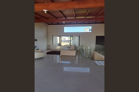 Casa para alugar com 300m², 3 quartos e 4 vagas Casa para alugar com 300m², 3 quartos e 4 vagasSala