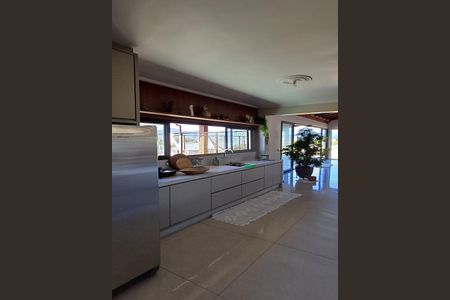 Casa para alugar com 300m², 3 quartos e 4 vagas Casa para alugar com 300m², 3 quartos e 4 vagasCozinha