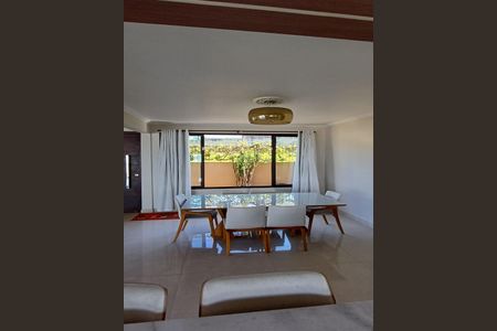 Casa para alugar com 300m², 3 quartos e 4 vagas Casa para alugar com 300m², 3 quartos e 4 vagasSala de Jantar