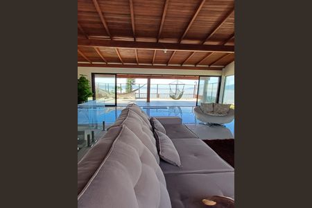 Casa para alugar com 300m², 3 quartos e 4 vagas Casa para alugar com 300m², 3 quartos e 4 vagasSala