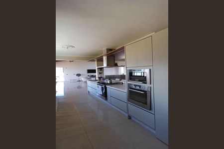 Casa para alugar com 300m², 3 quartos e 4 vagas Casa para alugar com 300m², 3 quartos e 4 vagasCozinha