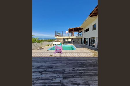 Casa para alugar com 300m², 3 quartos e 4 vagas Casa para alugar com 300m², 3 quartos e 4 vagasPiscina