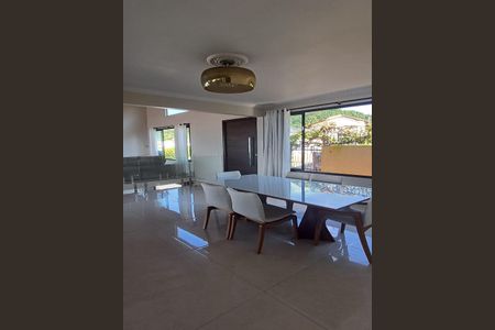 Casa para alugar com 300m², 3 quartos e 4 vagas Casa para alugar com 300m², 3 quartos e 4 vagasSala de Jantar