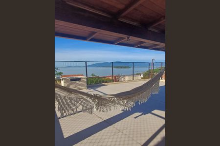 Casa para alugar com 300m², 3 quartos e 4 vagas Casa para alugar com 300m², 3 quartos e 4 vagasTerraço