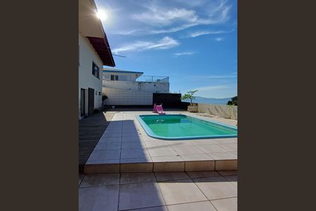 Casa para alugar com 300m², 3 quartos e 4 vagas Casa para alugar com 300m², 3 quartos e 4 vagasPiscina