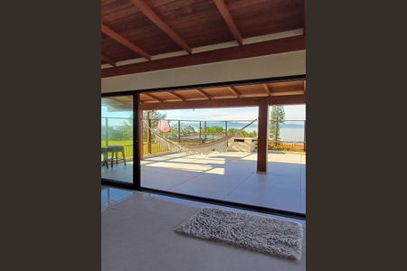 Casa para alugar com 300m², 3 quartos e 4 vagas Casa para alugar com 300m², 3 quartos e 4 vagasTerraço