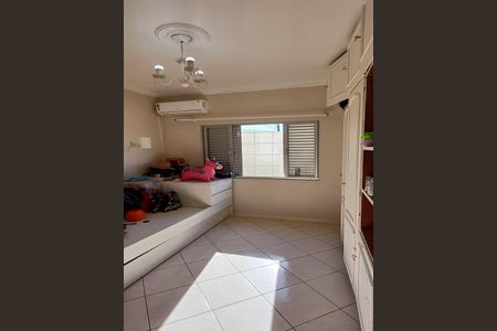 Casa para alugar com 300m², 3 quartos e 4 vagas Casa para alugar com 300m², 3 quartos e 4 vagasQuarto 1