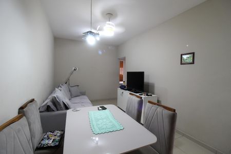 Casa à venda com 106m², 3 quartos e 3 vagasSala