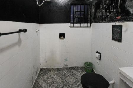 Casa à venda com 200m², 4 quartos e 2 vagasBanheiro casa 02