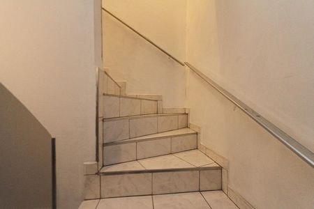 Casa à venda com 200m², 4 quartos e 2 vagasEscada