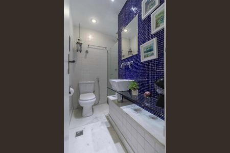 Apartamento à venda com 200m², 4 quartos e 3 vagasCobertura - Banheiro social 2