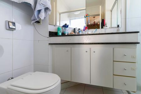 Apartamento à venda com 200m², 4 quartos e 3 vagasBanheiro da suíte