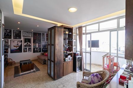 Apartamento à venda com 200m², 4 quartos e 3 vagasCobertura - Sala 2