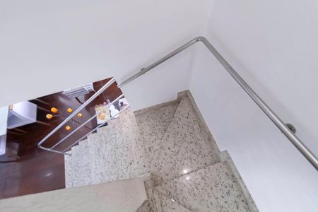 Apartamento à venda com 200m², 4 quartos e 3 vagasEscada