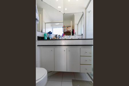 Apartamento à venda com 200m², 4 quartos e 3 vagasBanheiro da suíte