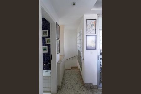 Apartamento à venda com 200m², 4 quartos e 3 vagasEscada