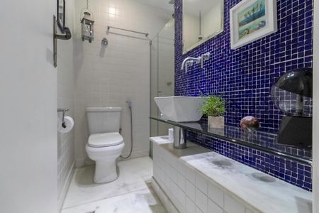 Apartamento à venda com 200m², 4 quartos e 3 vagasCobertura - Banheiro social 2