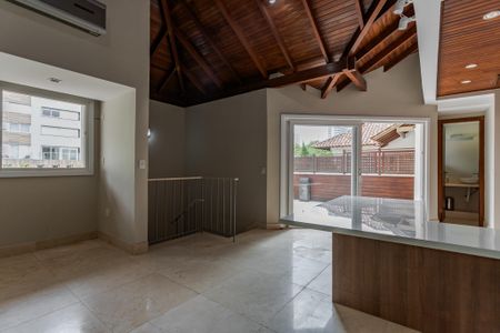 Casa de condomínio à venda com 271m², 3 quartos e 2 vagas Casa de condomínio à venda com 271m², 3 quartos e 2 vagasEspaço Gourmet