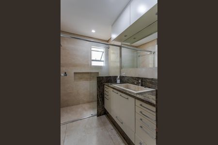 Casa de condomínio à venda com 271m², 3 quartos e 2 vagas Casa de condomínio à venda com 271m², 3 quartos e 2 vagasBanheiro Suíte