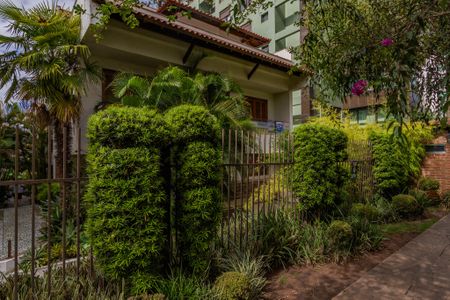 Casa de condomínio à venda com 271m², 3 quartos e 2 vagas Casa de condomínio à venda com 271m², 3 quartos e 2 vagasFachada