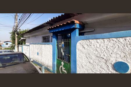 Casa à venda com 224m², 3 quartos e 2 vagas Casa à venda com 224m², 3 quartos e 2 vagasFachada