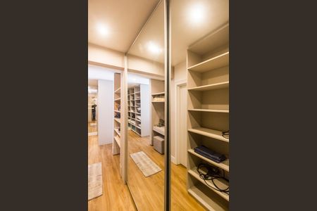 Apartamento à venda com 338m², 4 quartos e 4 vagasCloset da suíte 1