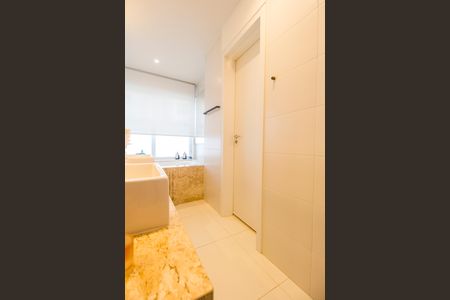 Apartamento à venda com 338m², 4 quartos e 4 vagasBanheiro da Suíte 1